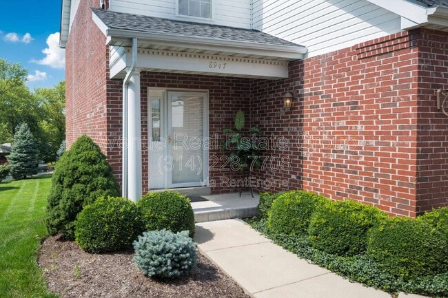 Photo - 8947 Hilltop Manor Dr