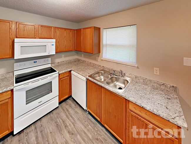 Photo - 1826 Blue Pine Ln