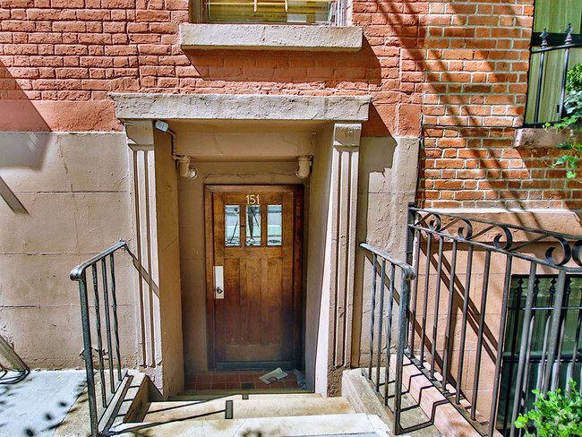 Building Photo - 151 West 10th Street Rental