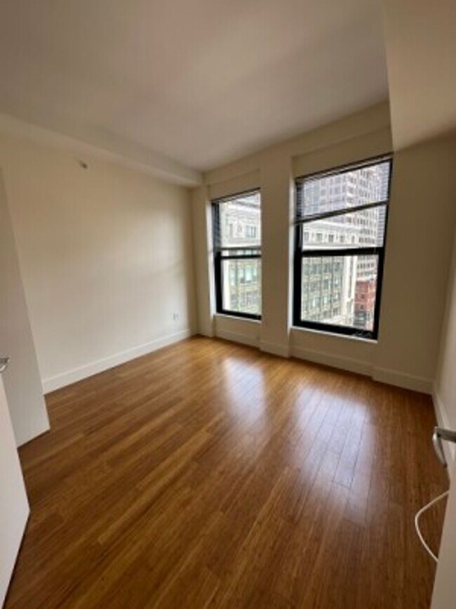 Photo - DOWNTOWN (EMERSON/SUFFOLK/NESL) - 2 Bed Ap...