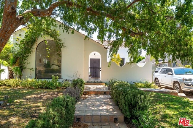 Photo - 132 N Arden Blvd House