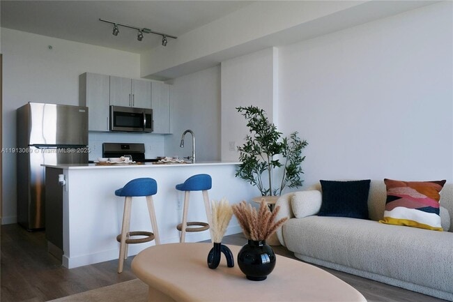 Building Photo - 1642 NE 1st Ave Unit 1010