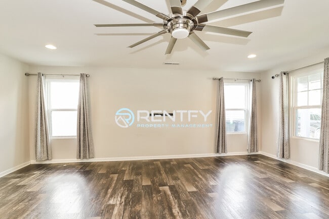 Photo - 370 Inlet Pl Dr