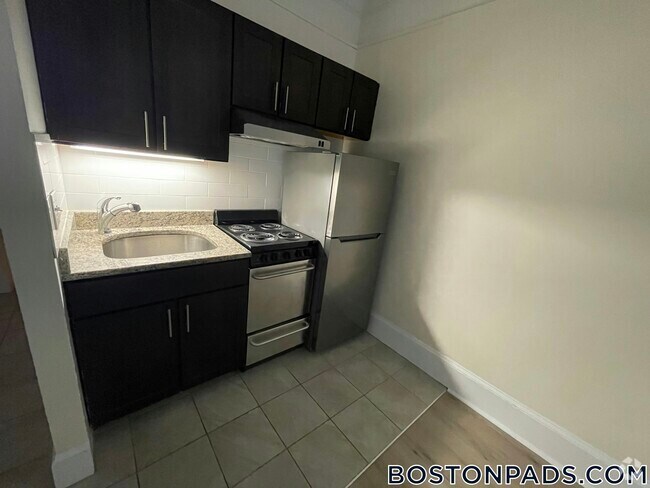 Building Photo - 62 Boylston St Rental
