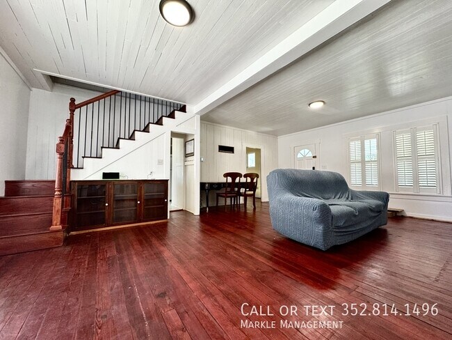 Photo - 6971 Earlwood Ave