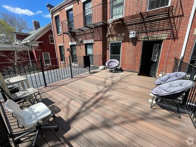 Building Photo - 18 Perrin St Unit 2 Rental