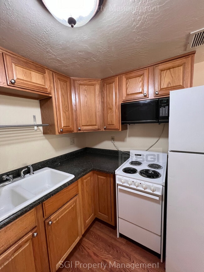 Building Photo - 12221 W Bell Rd Unit 334 Rental
