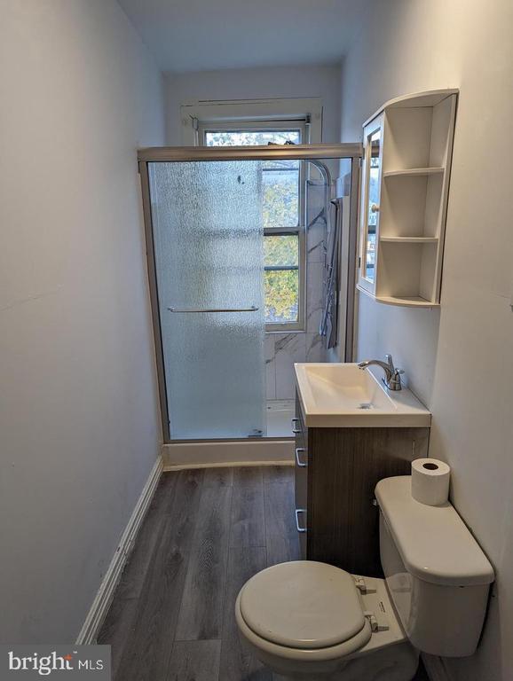 Photo - 327 W Race St