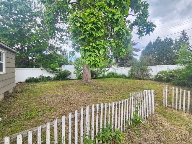 Photo - 2704 W Garland Ave