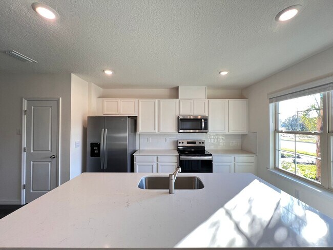 Photo - Perfect townhouse -  available now!