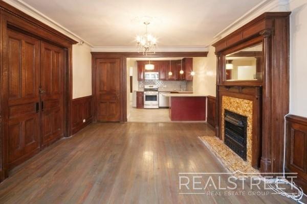 Magnirficent 2 BED in Historic Brownstone w/ Garden & W/D in unit!
