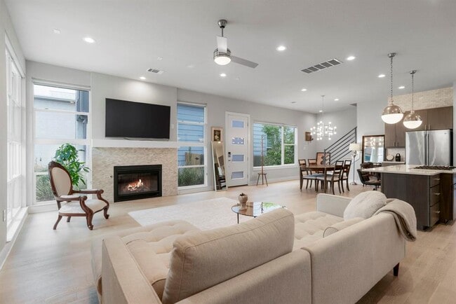 Building Photo - 6008 Florencia Ln