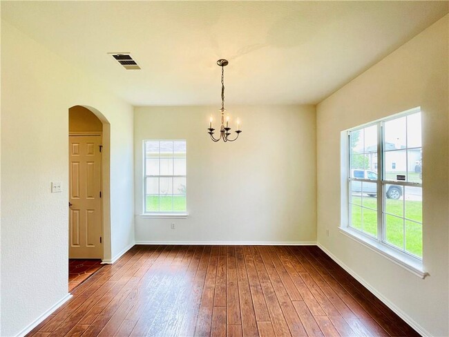 Photo - 209 Flinn St