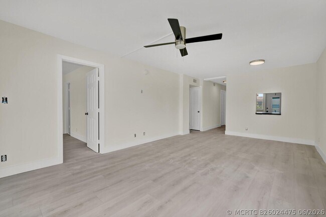 Building Photo - 3201 NE 8th St Unit 206
