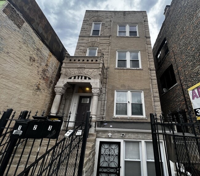 Building Photo - 1307 S Kedzie Ave Unit Basement