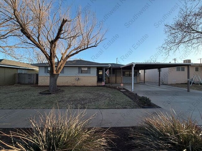 Building Photo - Spacious 4 Bedroom 2 Bathroom Home