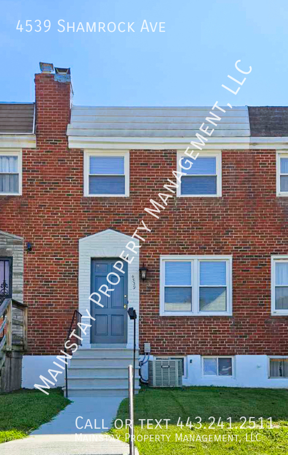 Updated 3 Bedroom Rowhome w/ Fenced Yard! - Updated 3 Bedroom Rowhome w/ Fenced Yard!