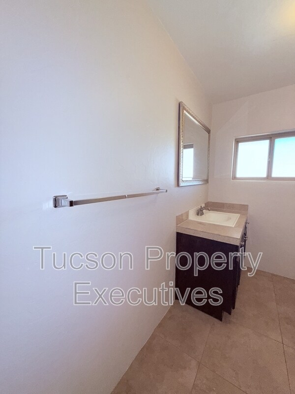 Photo - 2925 N Estrella Ave