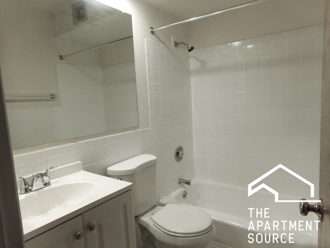 Photo - 6002 N Kenmore Ave Unit 303