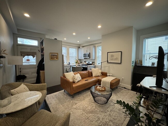 Photo - 75 Kinnaird St Unidad 1