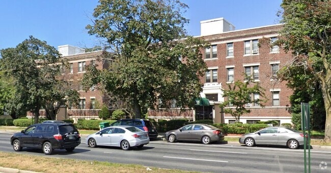 Building Photo - 85 Fellsway W Rental