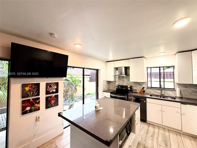 Photo - 20429 NE 10th Ct Rd