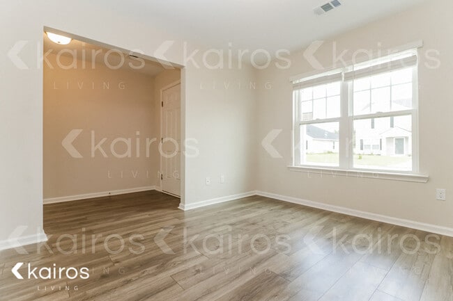 Photo - 22 Red Oak Dr.