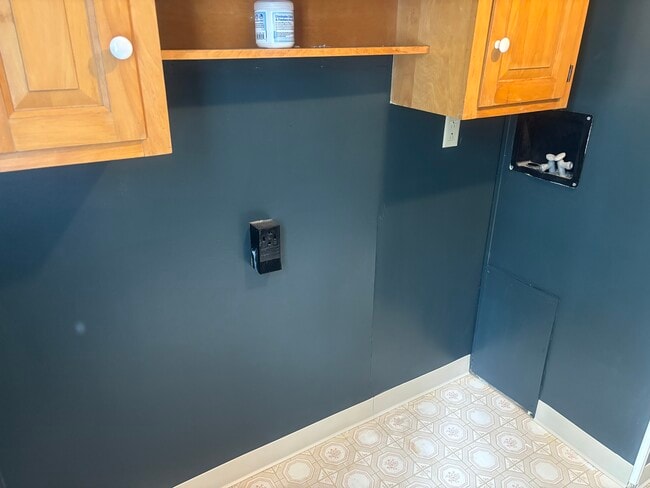 Photo - 613 Cushing Rd