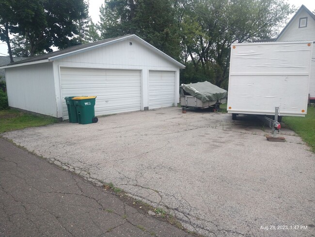 Photo - Large Five Bedroom Home in Lakeside!