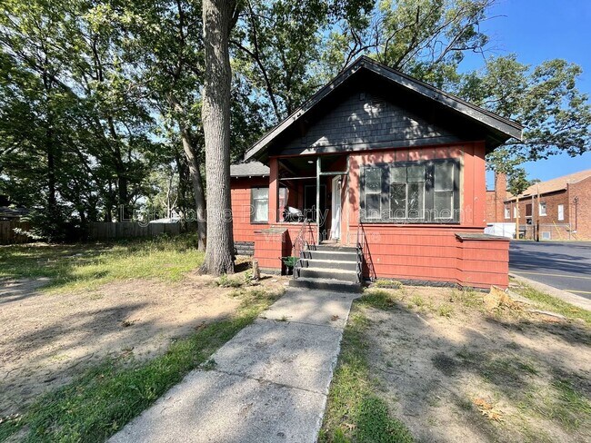 Building Photo - 2513 Sanford St Unit 1