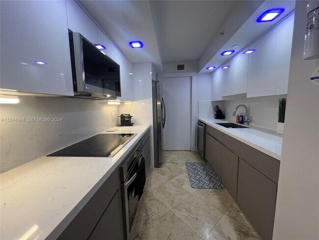 6917 Collins Ave Unit 809