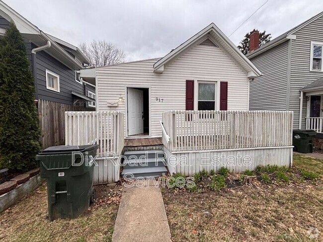 Building Photo - 917 Prytania Ave Rental