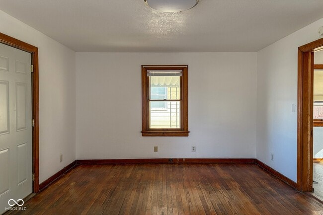 Photo - 217 E 39th St