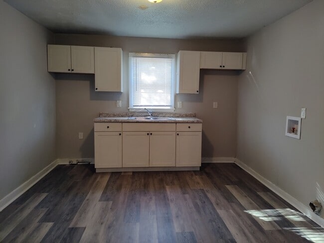 Photo - 418 Lincoln St SW