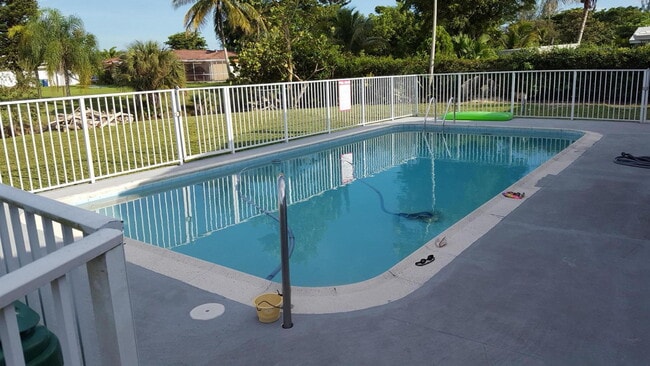 Photo - 4011 Woodside Dr
