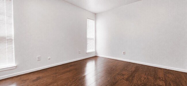 7313 Gulf Fwy Unit 907
