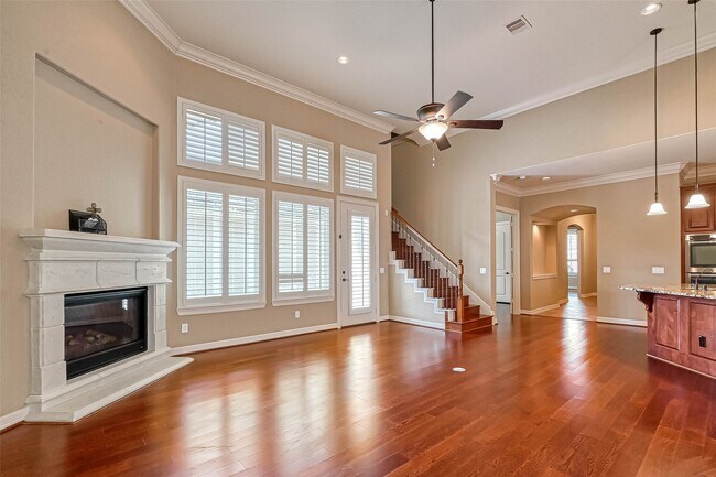 5014 Fairford Dr
