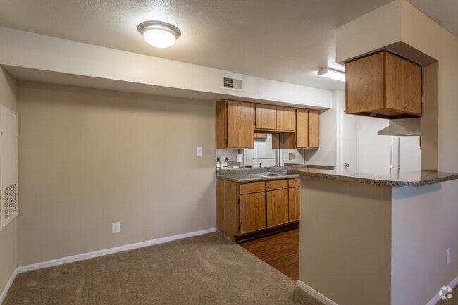 2 Hab, 2 Ba-921 Área de  ft²-Dining