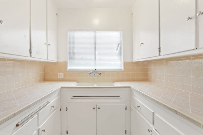 Photo - 978 S Barrington Ave Unidad 04