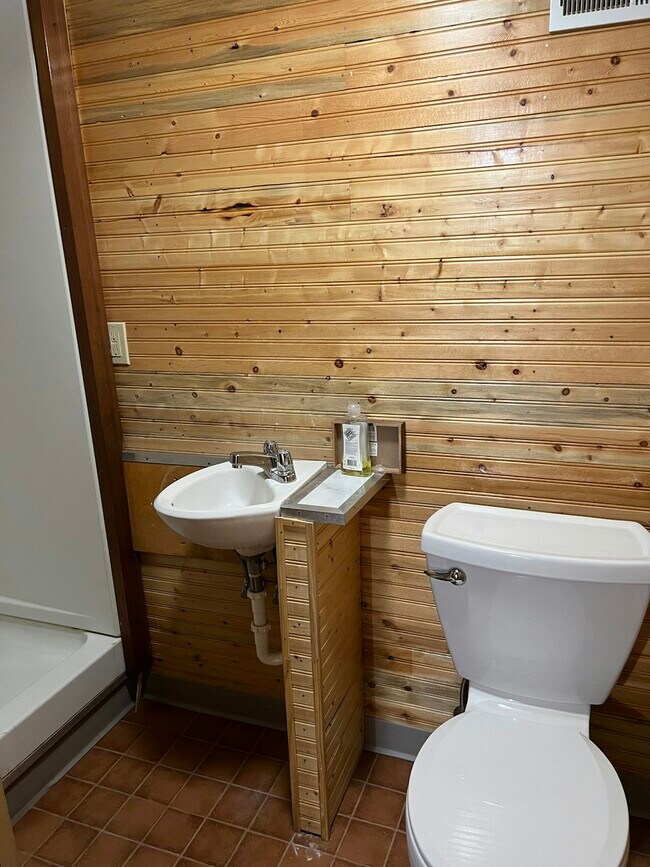 Photo - 102 E Erie St Unit C