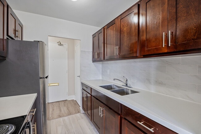 Photo - Lawrence Park Apartments