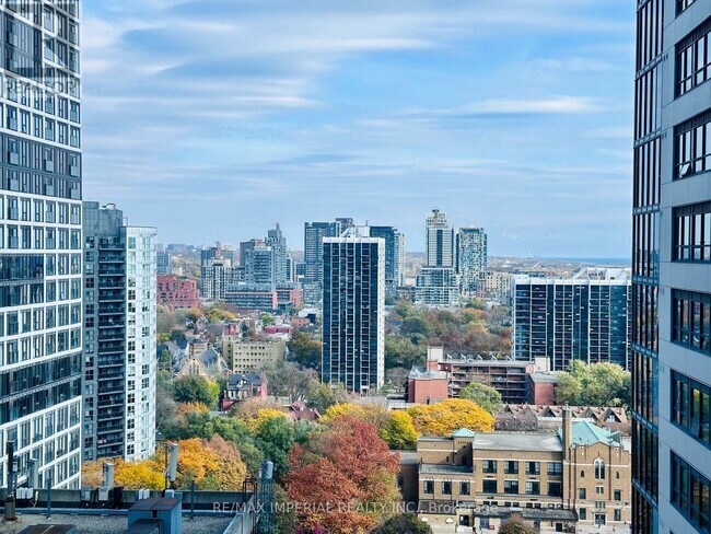 Photo - 77 Mutual St Unité 2002