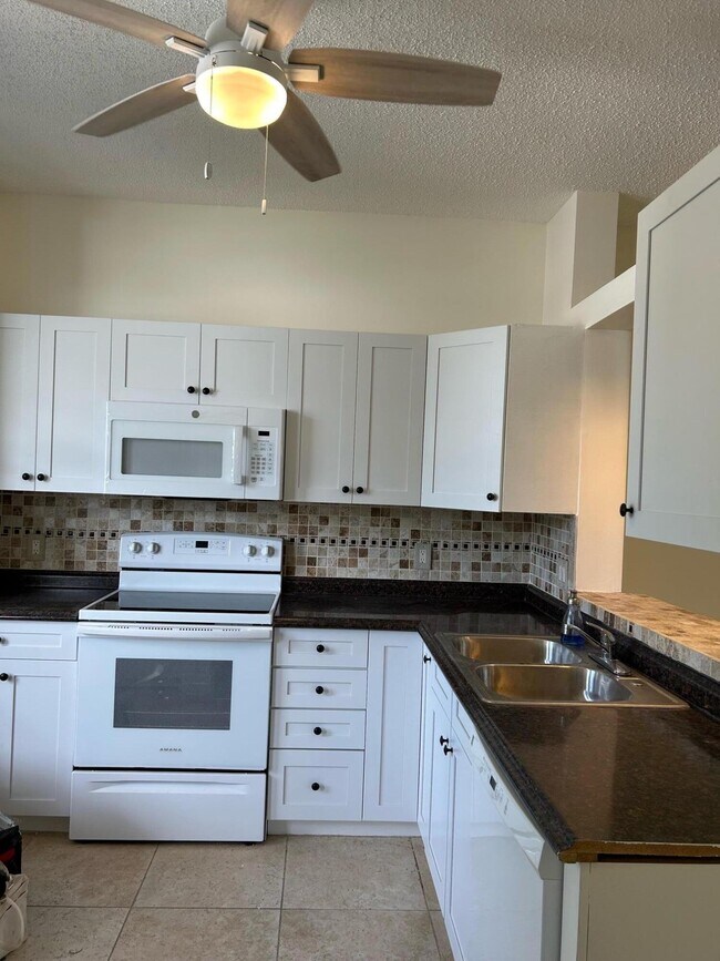 Photo - 18081 SE Country Club Dr Unit Apt 341