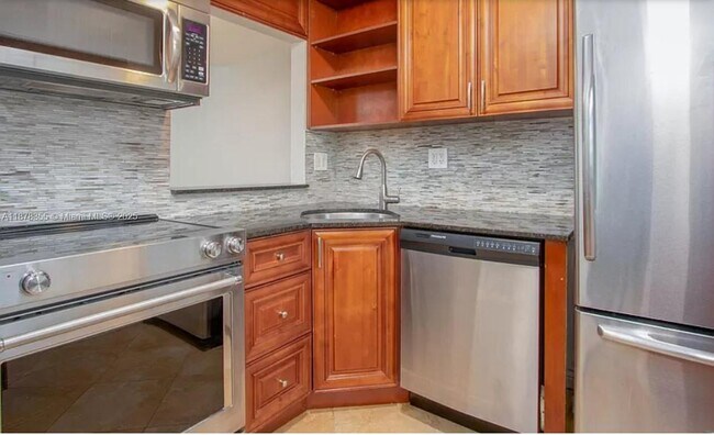 Building Photo - 633 NE 2nd Ave Unit 8 Rental