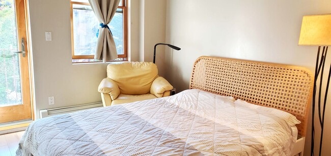 Master bedroom - 390 14th St Unit 4