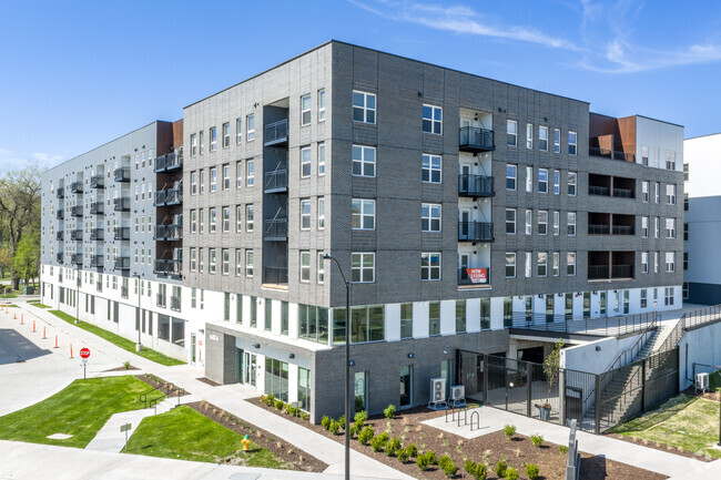 Building Photo - Union at Rivers Edge