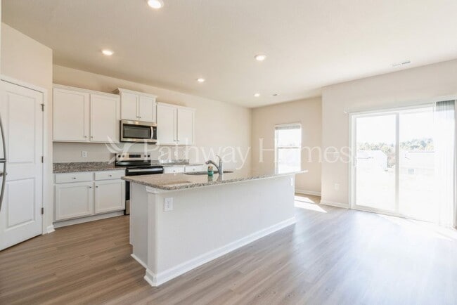 Photo - 102 N Sina St