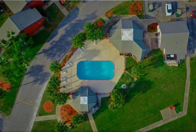 Photo - Seasons & Woodale Apartments
