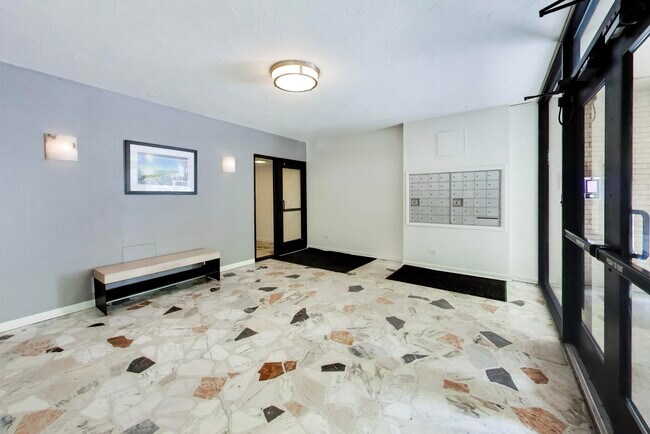 420 W Aldine Ave Unit 228