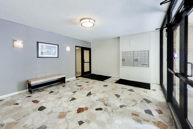 Photo - 420 W Aldine Ave Unit 228